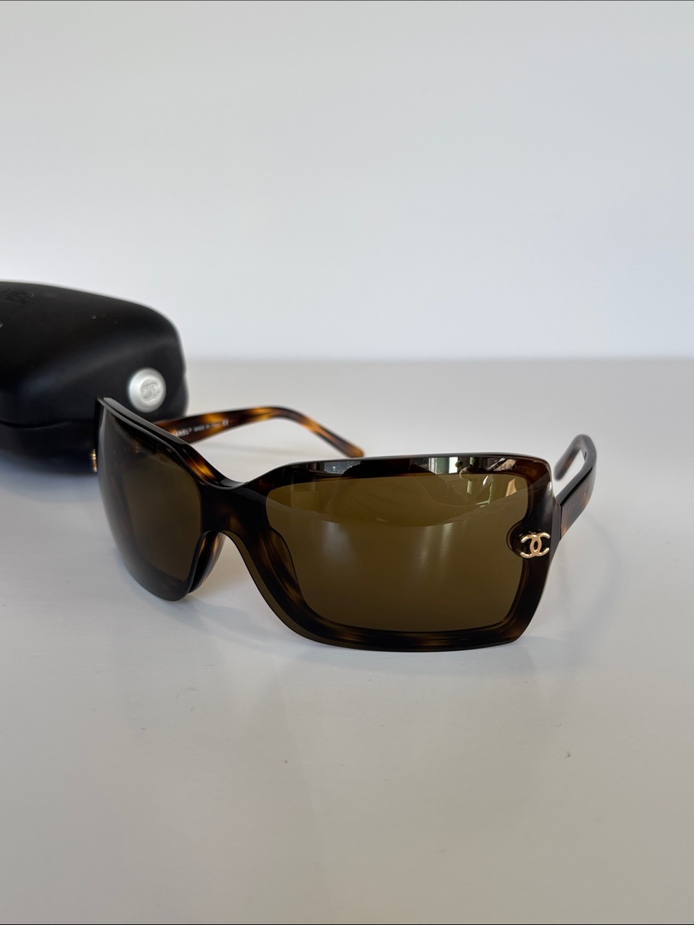 CHANEL Vintage Y2K 5065 Tortoiseshell Shield Sunglasses